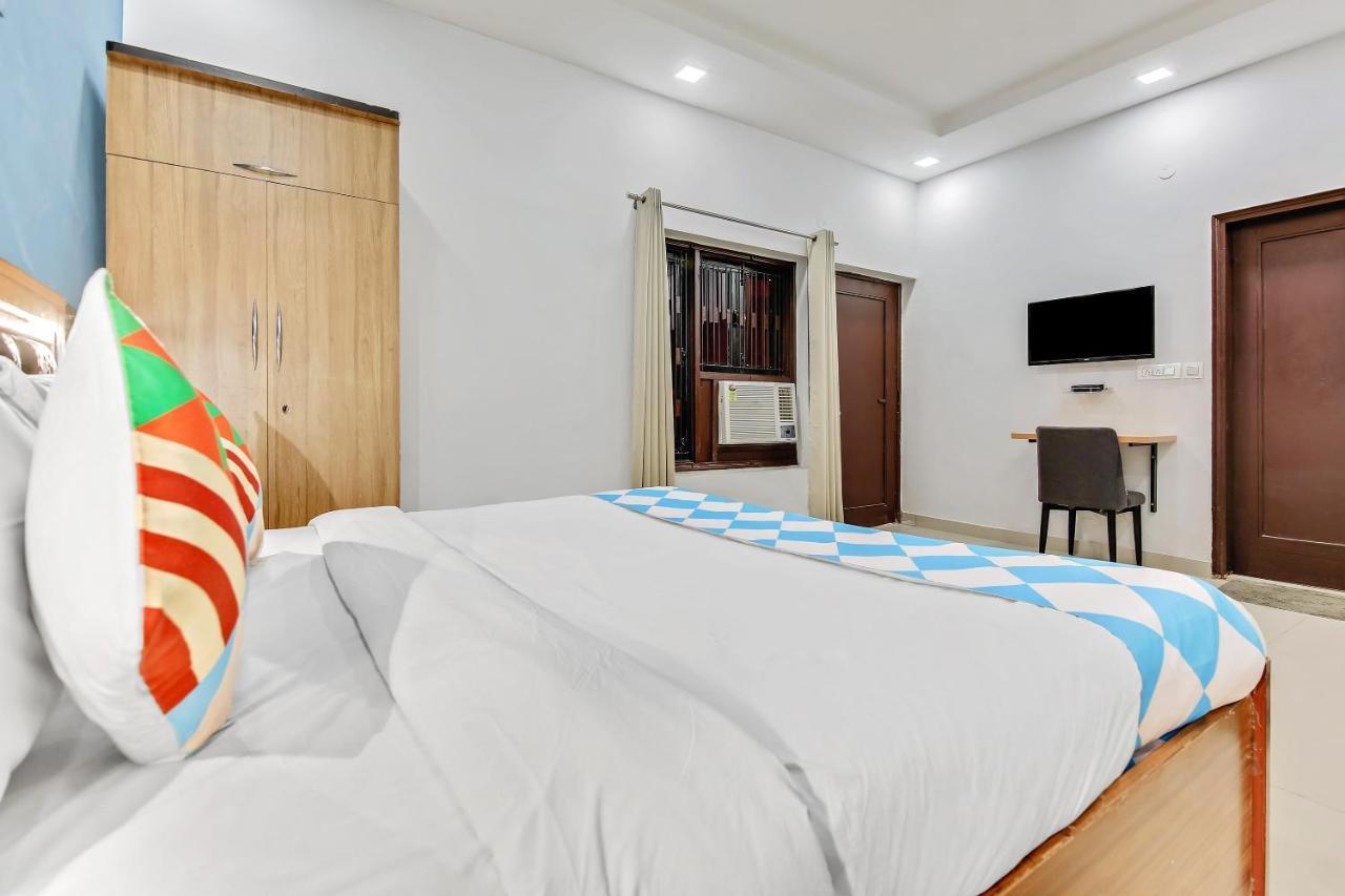 Oyo Home 64106 Comfortable Stay Нью-Дели Экстерьер фото