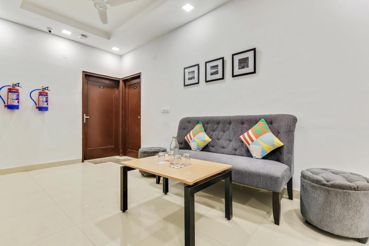 Oyo Home 64106 Comfortable Stay Нью-Дели Экстерьер фото