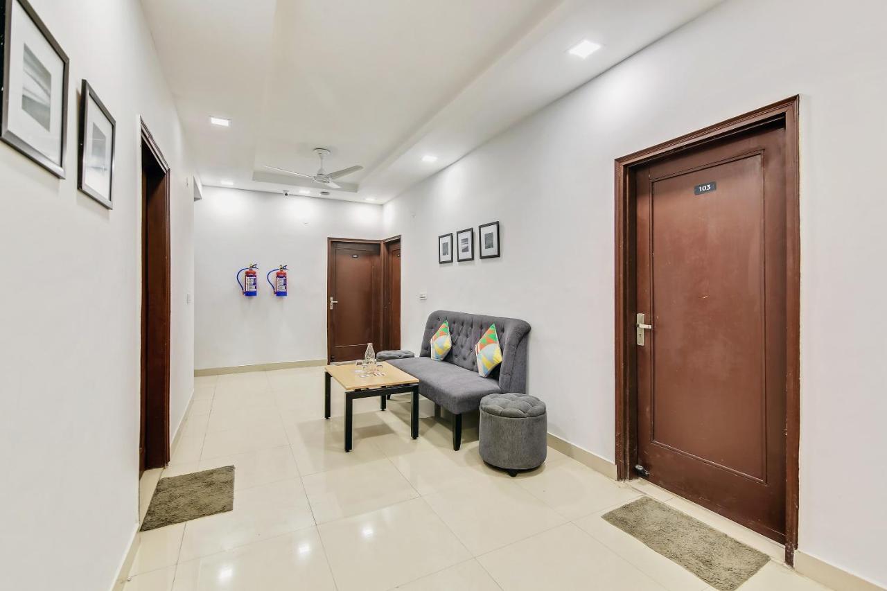 Oyo Home 64106 Comfortable Stay Нью-Дели Экстерьер фото
