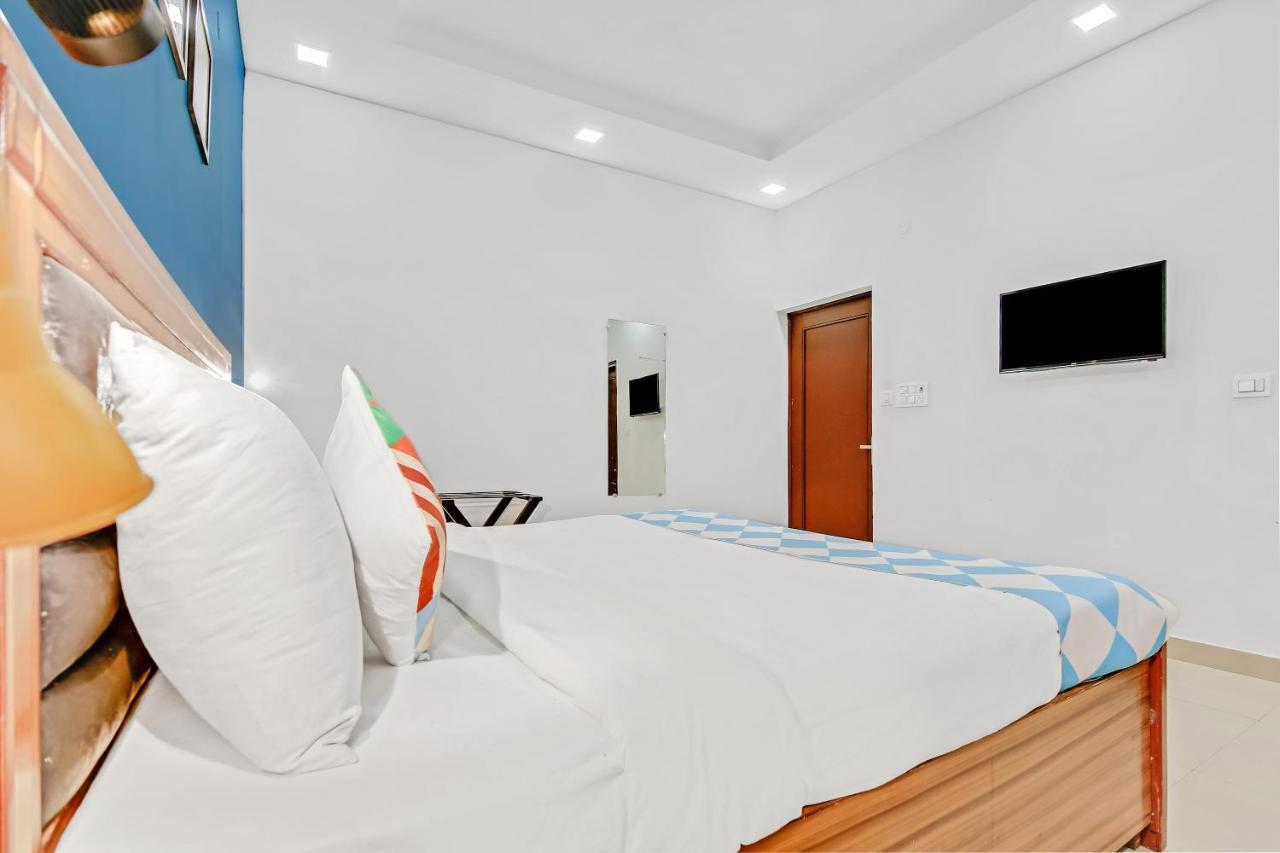 Oyo Home 64106 Comfortable Stay Нью-Дели Экстерьер фото