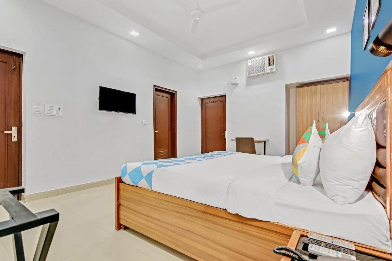 Oyo Home 64106 Comfortable Stay Нью-Дели Экстерьер фото